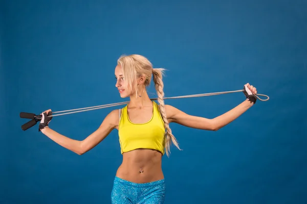 Retrato de rubia joven y saludable con cuerda para saltar —  Fotos de Stock