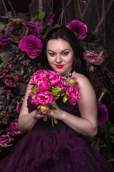 Oriental woman with flowers — Stock Photo, Image