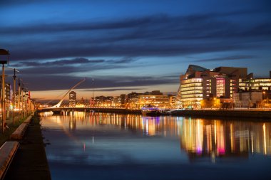 Dublin şehir merkezi günbatımı sırasında