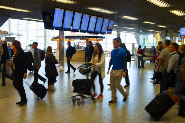 Busy airport — Stock Photo, Image