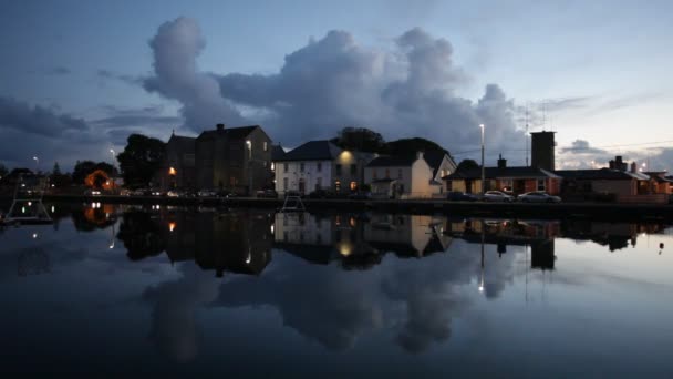 Night city with traffic reflections in the canal — Stock Video