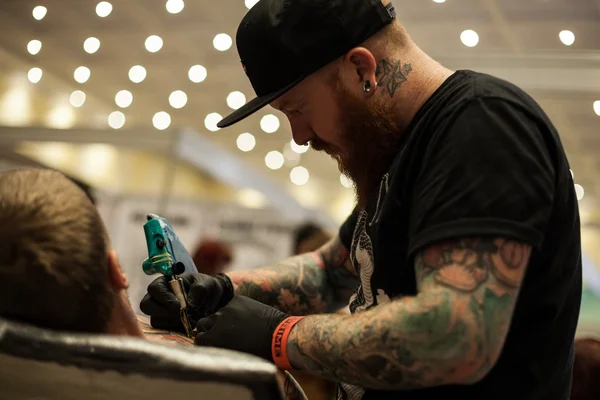 Tattoo artists at work — Stock Photo, Image