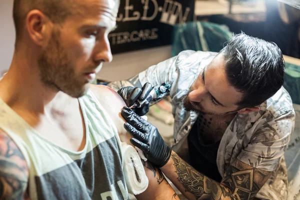 Tattoo artists at work — Stock Photo, Image