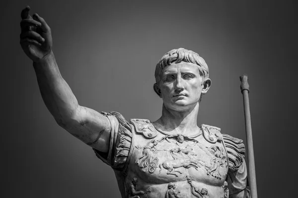 Estátua do imperador romano Augusto — Fotografia de Stock