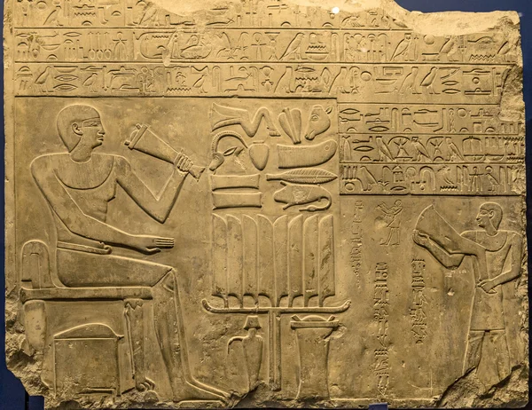 Hieróglifos egípcios antigos na parede — Fotografia de Stock
