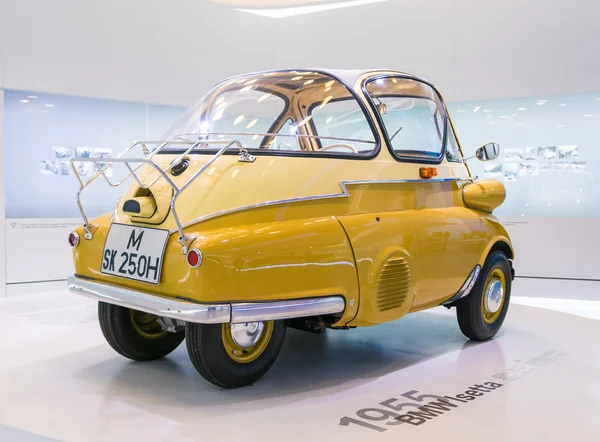Múnich, Alemania - 10 de marzo de 2016: Isetta in BMW Museum —  Fotos de Stock