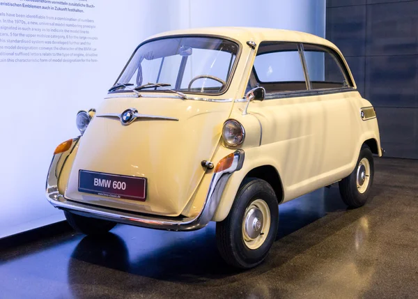 Múnich, Alemania - 10 de marzo de 2016: BMW Museum —  Fotos de Stock