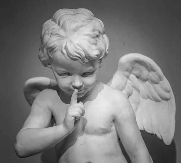 Angyal szép márvány szobor — Stock Fotó