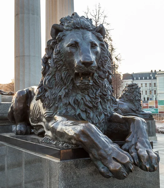 Lew metalowy posąg — Zdjęcie stockowe