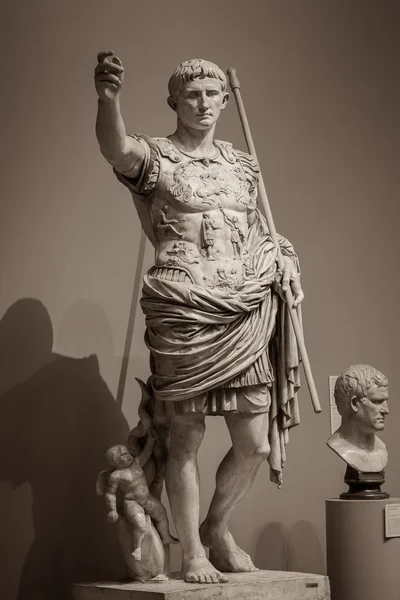 Staty av kejsar augustus — Stockfoto