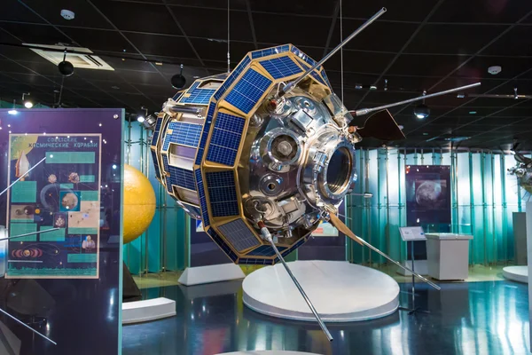 МОСКВА, РОССИЯ - 31 мая 2016 года: Экспозиция космического музея — стоковое фото