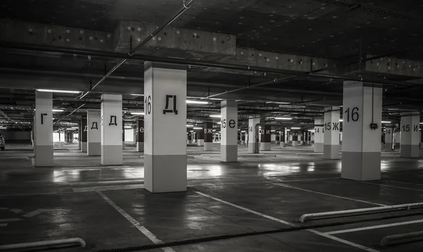 Parkoló-garázs underground belső — Stock Fotó