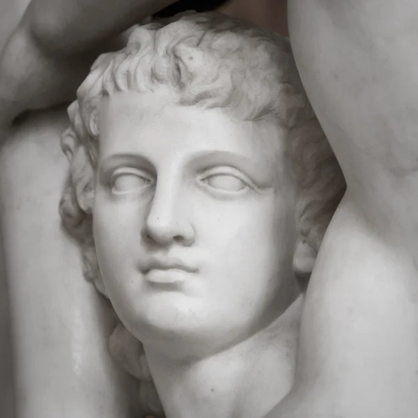 Vit marmor huvudet av ung man — Stockfoto