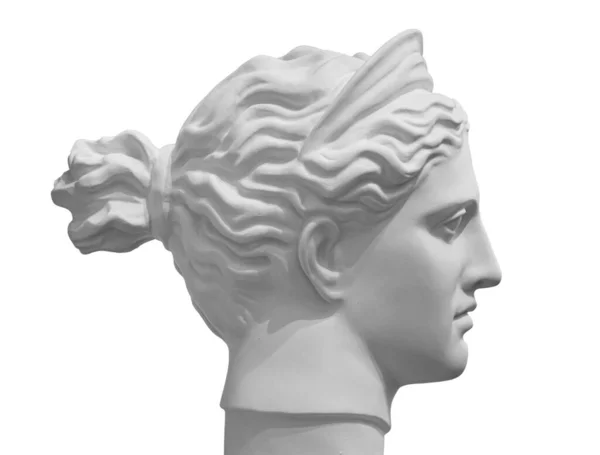 Белая мраморная скульптура головы молодой женщины. Статуя чувственного искусства эпохи Возрождения голая женщина в стиле цирка антиквариат изолирован на белом фоне — стоковое фото