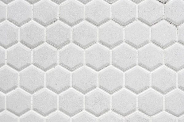 Fehér hatszögletű csempe fal háttérnek, belsőépítészeti tervezéshez. Hexagonális fal textúra felülete. Absztrakt minta háttér Stock Kép