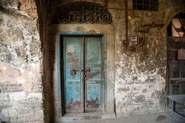 Old blue door of a abandoned house. Old door design. The rear entrance to the castle. Vintage door of old building. Traditional doors in the old city — Stock Photo, Image