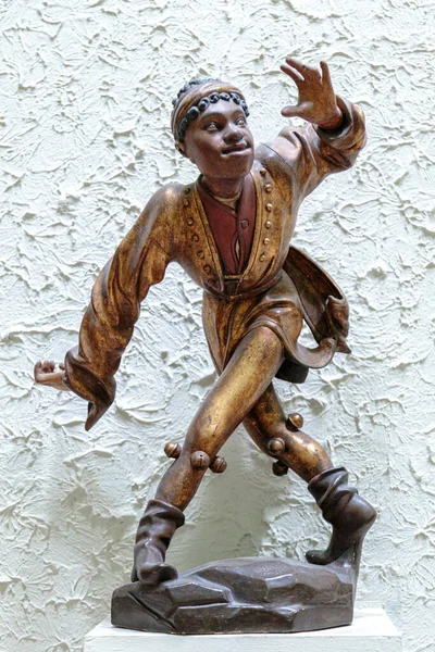 Muñeca antigua bailarina de madera de Moreska creada por Erasmus Grasser en 1503 para el ayuntamiento de Munich. —  Fotos de Stock