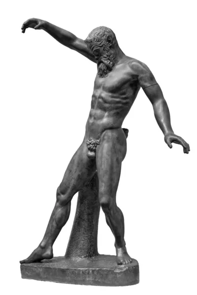 Antiguo sátiro masculino de mármol romano Estatua de Marsias aislada sobre fondo blanco. Piedra antigua escultura de hombre desnudo —  Fotos de Stock
