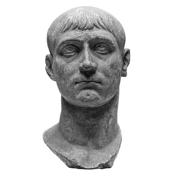 Az ősi férfi szobor fejének részletei. Kő arc elszigetelt fehér háttérrel. Antik márvány szobor mitikus jellegű — Stock Fotó