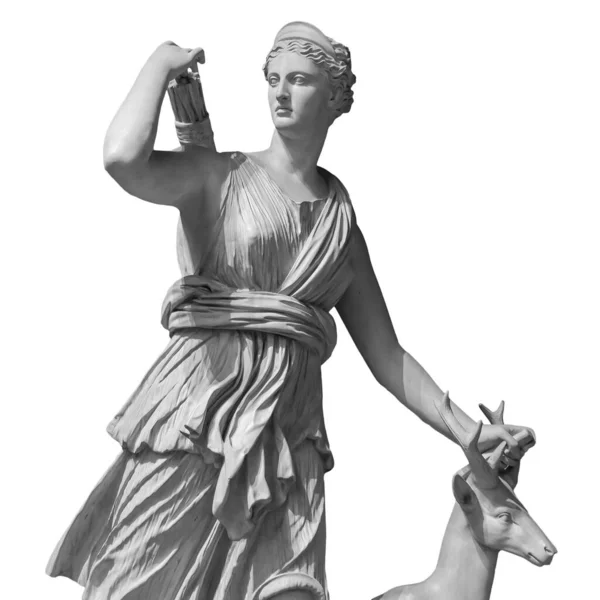 Oude sculptuur Diana Artemis. Godin van de maan, wilde dieren, natuur en jacht. Klassiek wit marmeren beeldje geïsoleerd op witte achtergrond — Stockfoto