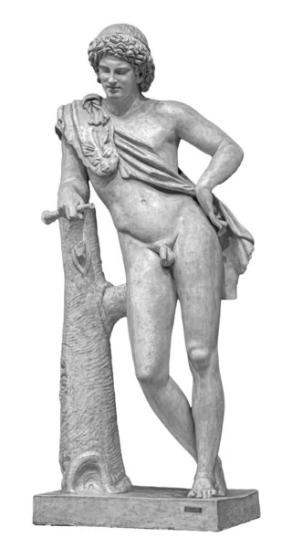 Antica scultura in marmo bianco a figura intera di giovane nudo. Antica statua classica di giovane isolato su bianco. Figura di pietra di adolescente — Foto Stock