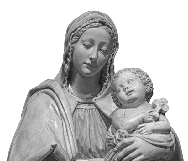 Statue of the virgin Mary carrying the baby Jesus isolated on white background. Mother of god sculpture, classic christian art — Stock Photo, Image