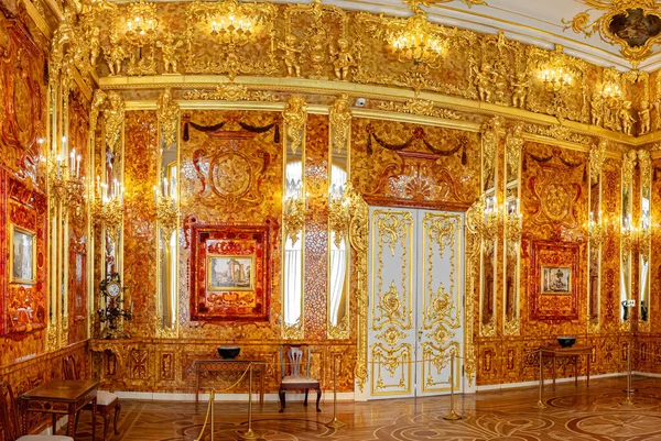 Saint-Petersburg, Rússia - 25 de março de 2021: Interior Amber Room, Catherine Palace. O antigo palácio imperial. O edifício é posto em 1717 sob ordens de Catherine. Tsarskoye Selo, Pushkin — Fotografia de Stock