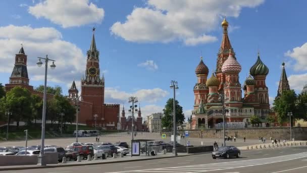 Moskva Röda torget, zoom i sinom tid utsikt över Kreml och St Basils Cathedral i Moskva, Ryssland — Stockvideo