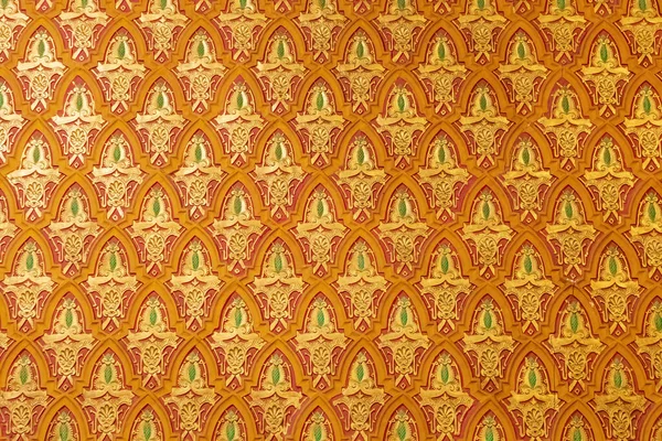 Arte patrón estuco oro rojo templo pared fondo —  Fotos de Stock