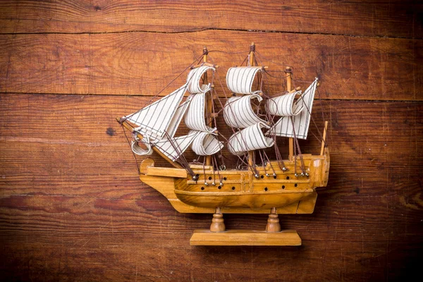 Toy sailboat on a wooden background with copy space — Stock Photo, Image