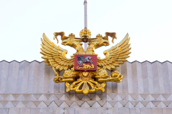 Symbole państwowe Rosji, godło Dwugłowy orzeł. — Zdjęcie stockowe