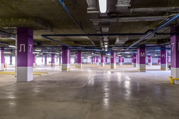 Lege parkeergarage — Stockfoto