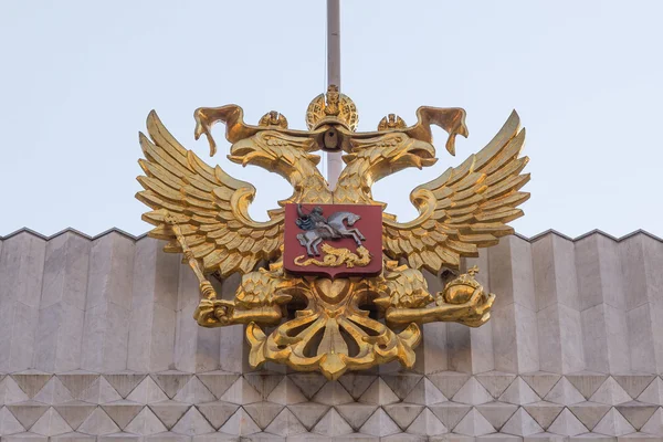 Staatssymbole Russlands, Emblem des doppelköpfigen Adlers. — Stockfoto