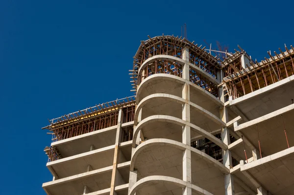 Sitio de construcción moderno con andamios —  Fotos de Stock