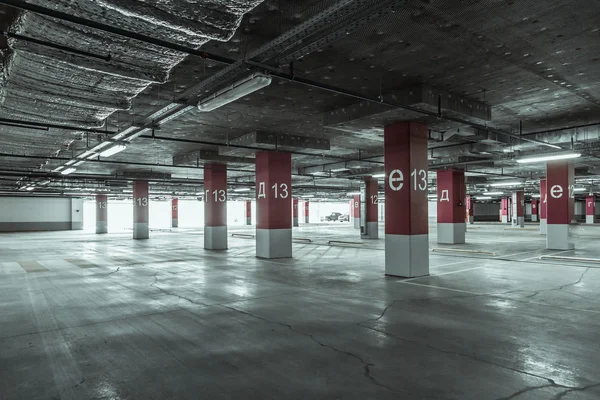 Pusty parking w garażu — Zdjęcie stockowe