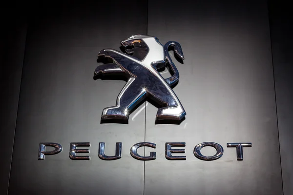 MOSCOW, RUSSIA - SEPTEMBER 04, 2012: Emblem of Peugeot — Stock Fotó