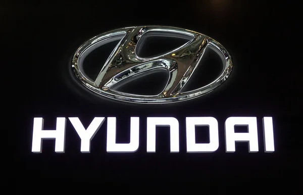 MOSCOW, RUSSIA - SEPTEMBER 04, 2012: Emblem of a Hyundai — Stock Fotó
