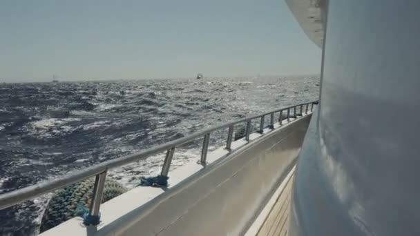 Yacht on the ocean with blue sky and turquoise water — Stock Video