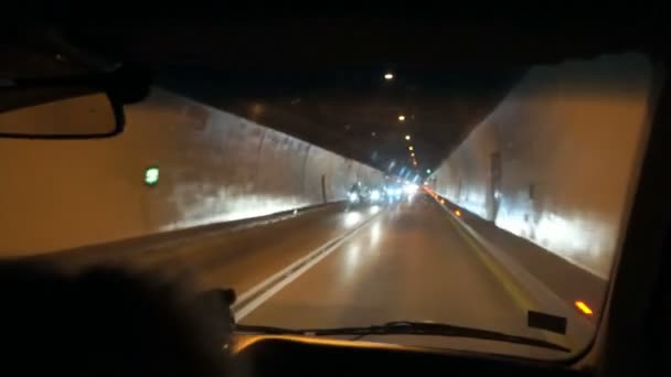 Abstracte auto in het traject van de tunnel — Stockvideo