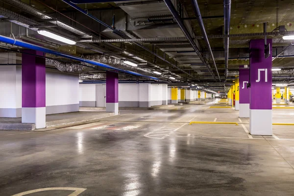 Lege parkeergarage — Stockfoto