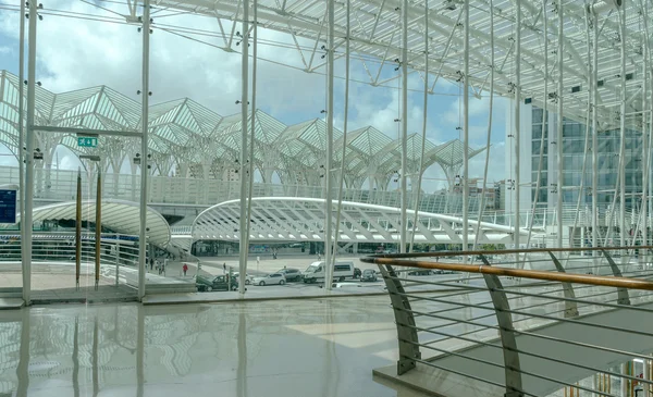 ポルトガル鉄道オリエンテ駅でリスボン, ポルトガル - 7 月 16 日: 近代建築 — ストック写真