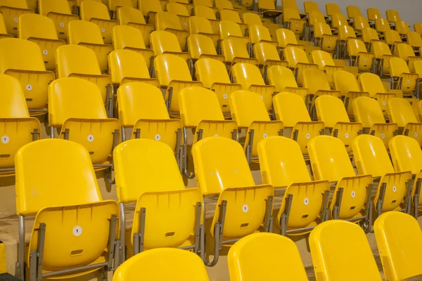 Žlutá sedadlo na stadionu — Stock fotografie