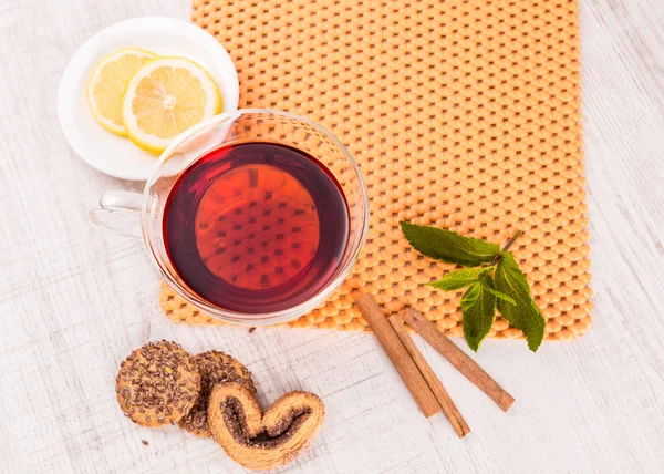 Cup of tea with cinnamon and mint — Stock Photo, Image