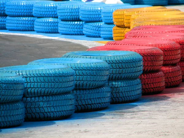 Závodiště plot starých pneumatik — Stock fotografie