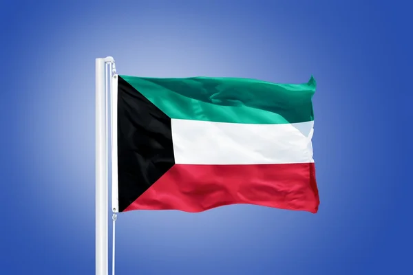 Vlajka Kuvajtu létal proti modré obloze — Stock fotografie