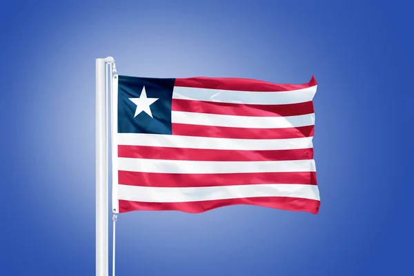 Vlag van Liberia vliegen tegen een blauwe hemel — Stockfoto