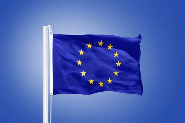 Drapeau de l'Union européenne sur fond bleu ciel — Photo