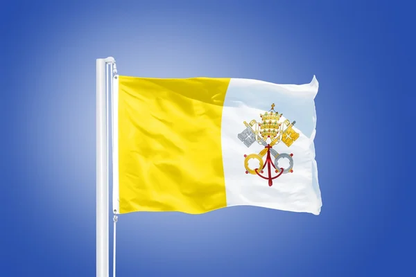 Прапор Ватикану flying проти синього неба — стокове фото