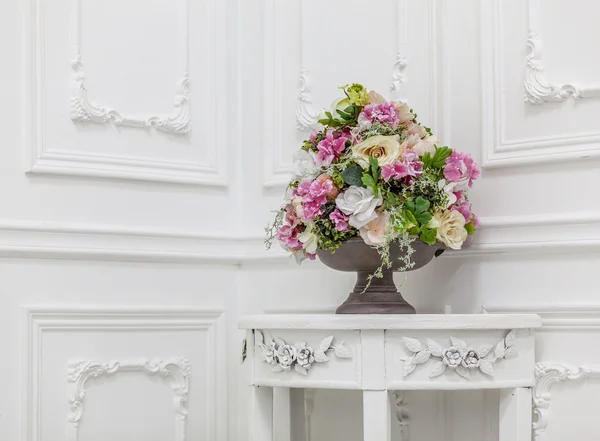 Bouquet of in white interior, horizontal photo — Stock Photo, Image