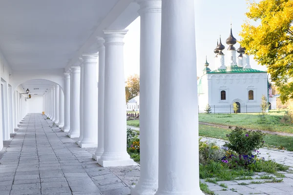 Колони і Arch передпокою Росії Suzdal — стокове фото